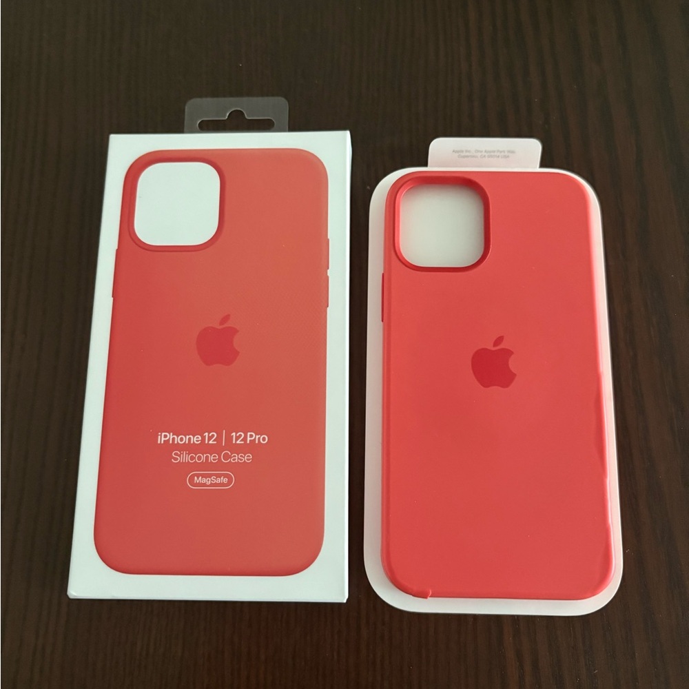Apple iPhone 12/12 Pro Silicone Case - Red
